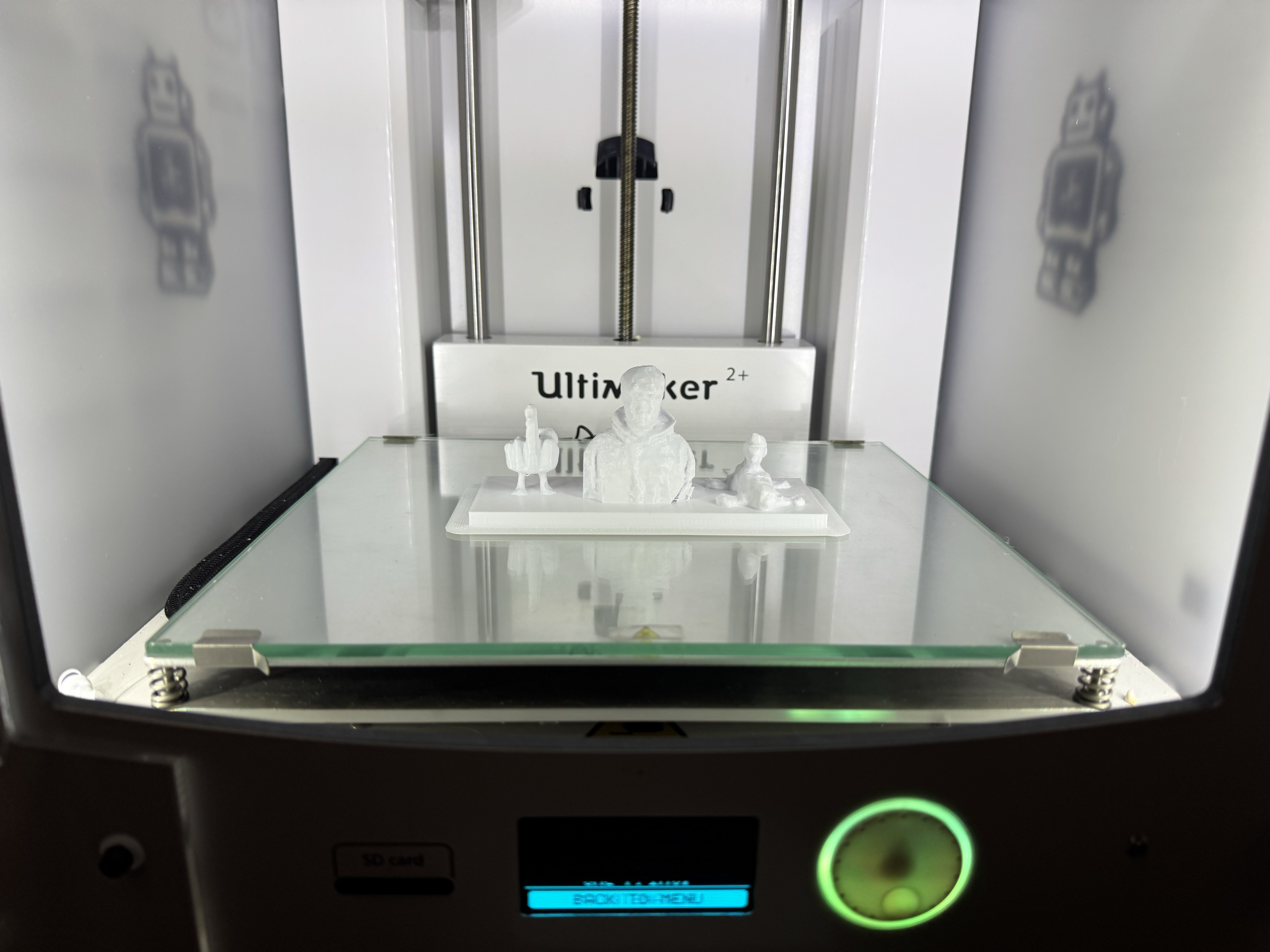 Display of the 3D print of the figure and duck and Mario toys